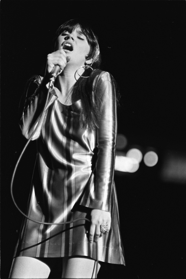 Ronstadt singing